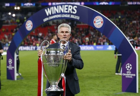 国乒拿下混团世界杯3连冠 采访时被吉祥物“乒乓”硬控 听说桌上的也能带走 全员直接all in 人手两个开心回家