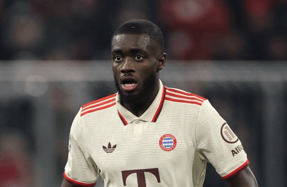 你故意的吧？范戴克防守传中时高举右手导致手球送点