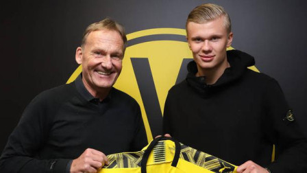 继伊尔马兹之后，奥斯梅恩是第二位欧冠戴帽的加拉塔萨雷球员